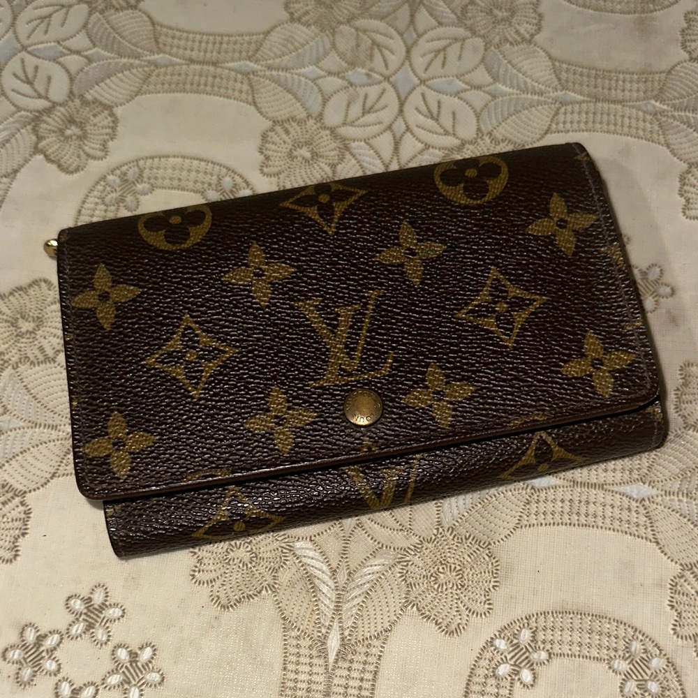 Louis Vuitton Monogram Canvas Brown & Gold Trifold Wallet (send best offers)